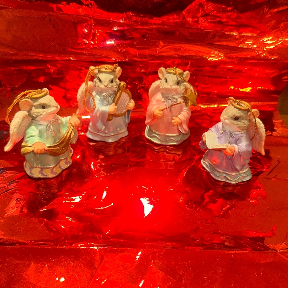 LOT OF 4 VINTAGE FML 2000 MICE Angels CHRISTMAS FIGURINES, ORNAMENTS 2" TALL.